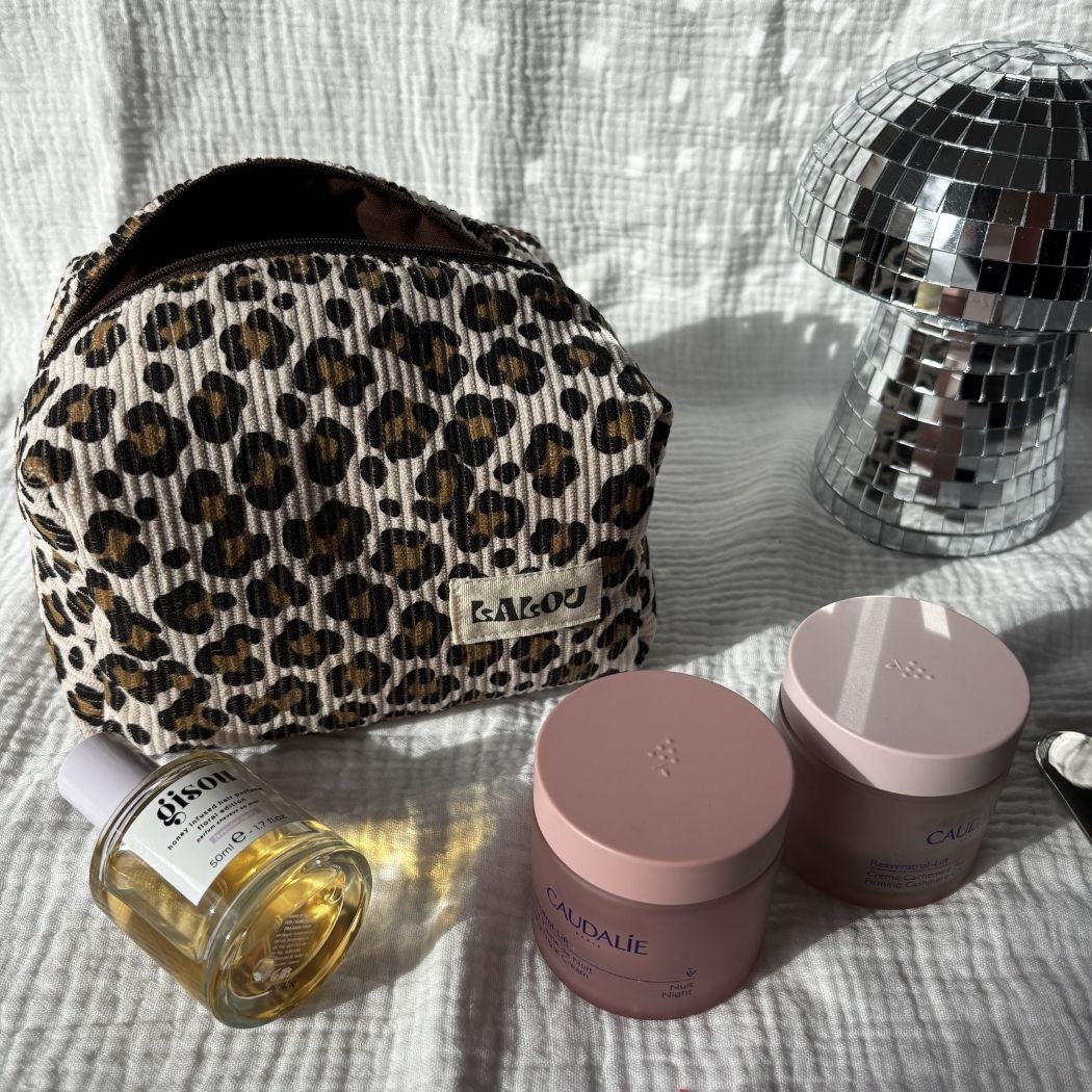 La Médium - Léo Écru